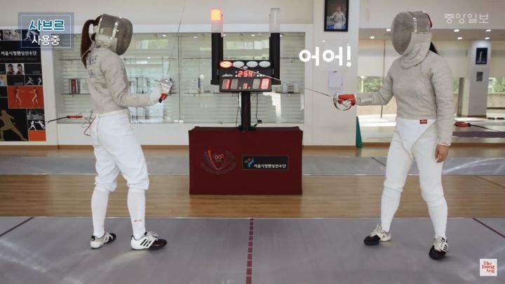펜싱칼에 맞으면 아플까? - 꾸르