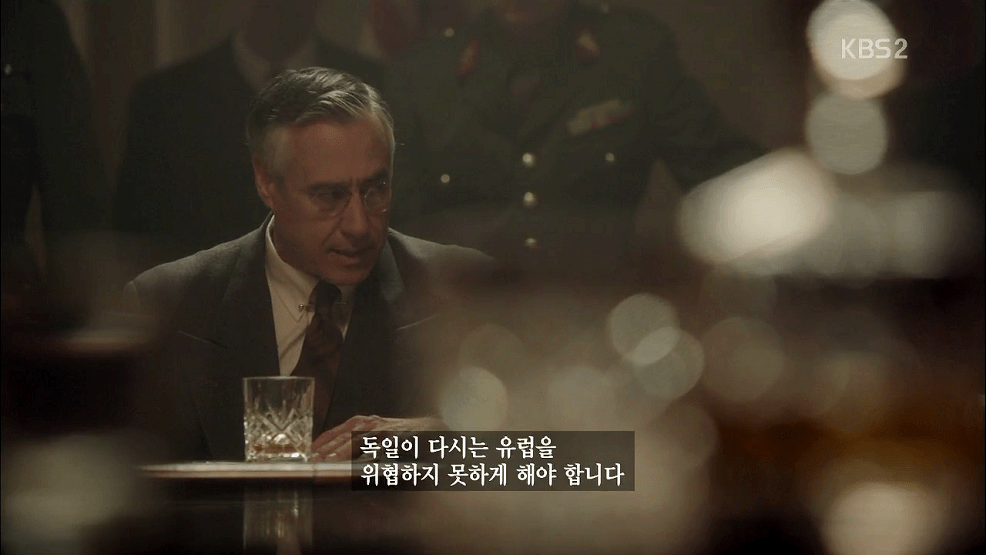 2차대전 종전 70주년 기획 다큐.150903.세계대전 6부 되찾은 평화.END.HDTV.H264.720p-Unknown.avi_20150915_081734.109.png 루스벨트 매력 터지는 2차대전 다큐