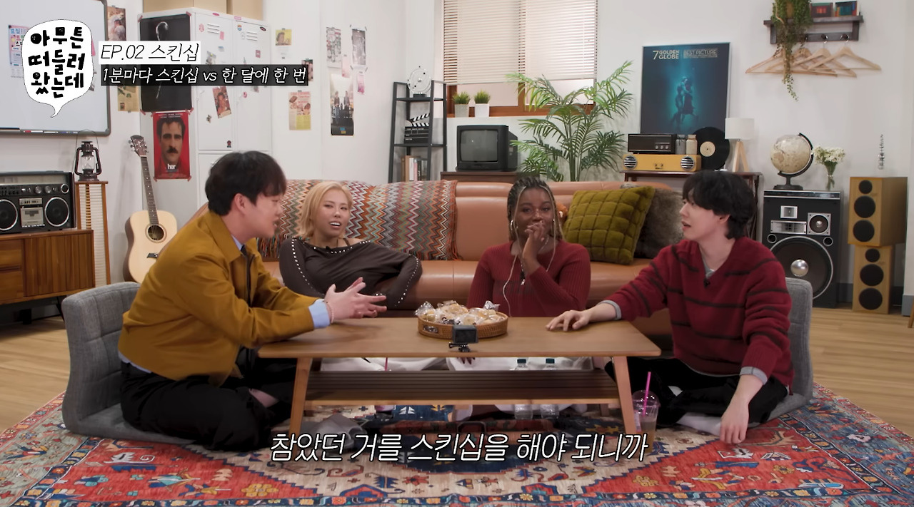 유머 1분에 한 번 스킨쉽 vs 한 달에 한 번 스킨쉽.jpg - 스퀘어.유머.사건사고 : 2b4a7ef0db9b44b81907a6158c162b19.jpg