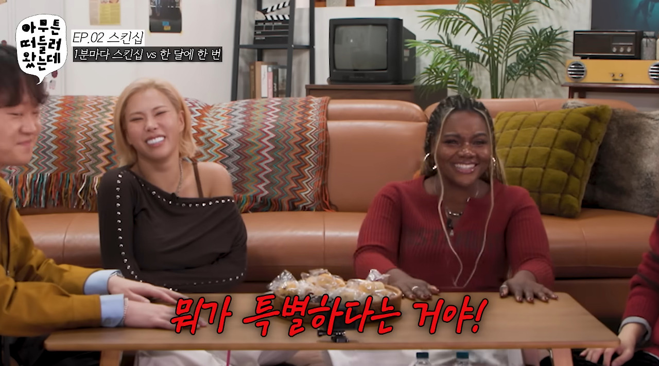 유머 1분에 한 번 스킨쉽 vs 한 달에 한 번 스킨쉽.jpg - 스퀘어.유머.사건사고 : 4618ea160e4bfb8d72e426f7645ace23.jpg