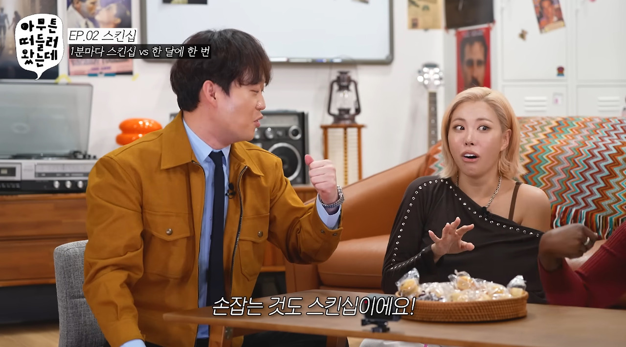 유머 1분에 한 번 스킨쉽 vs 한 달에 한 번 스킨쉽.jpg - 스퀘어.유머.사건사고 : 8a8478532abbc2f0f170237ed2d884c6.jpg