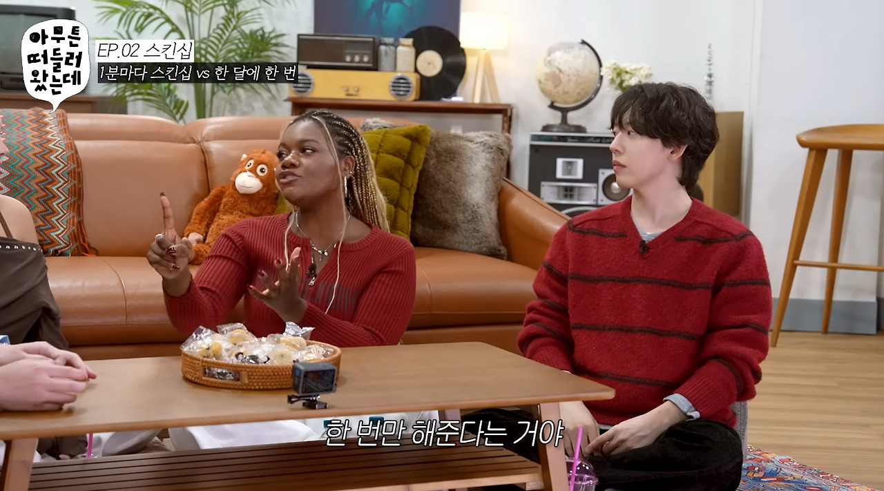 유머 1분에 한 번 스킨쉽 vs 한 달에 한 번 스킨쉽.jpg - 스퀘어.유머.사건사고 : c0c4bdb588ca0eb037c6994a21106195.jpg