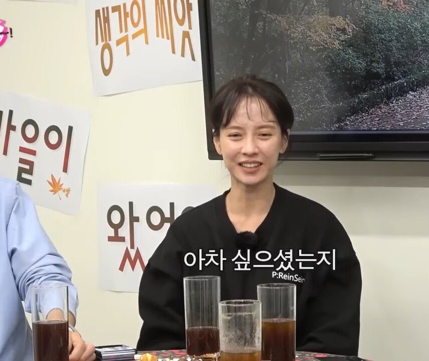 d64338b8a171d96b8caed59abf5594f66755677a.jpg 유재석 : "지효야 혹시 기사 봤니??".jpg