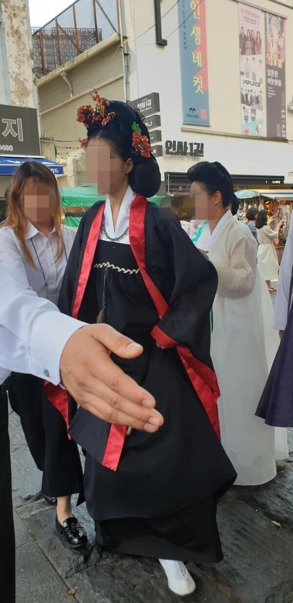 8a669761999e3e958e500d5991078789.jpg 여자 경호원 손 크기.jpg