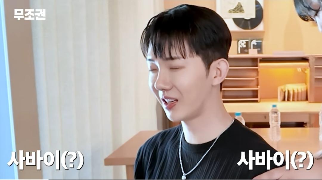 가수들이 공연전에 마사지받는이유.jpg