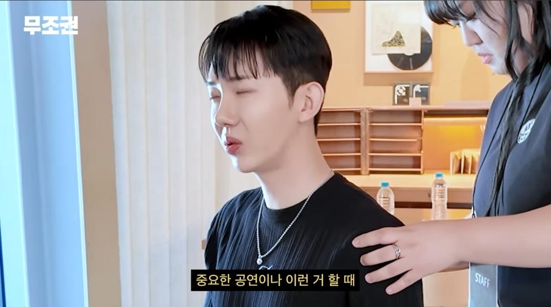 가수들이 공연전에 마사지받는이유.jpg 5번째 사진