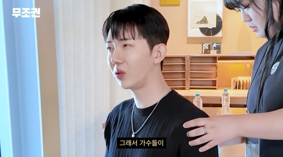 가수들이 공연전에 마사지받는이유.jpg 4번째 사진