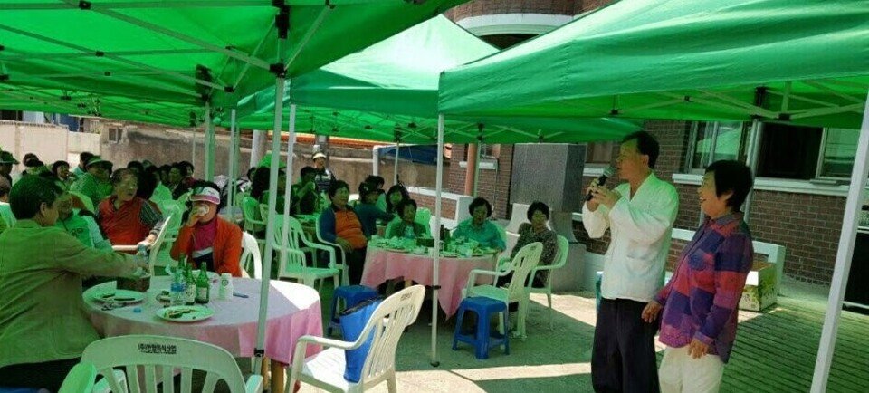 311073_312765_2151.jpg 당사자와 가족들이 `원하지 않았던` 노벨상 축하 잔치가 열림