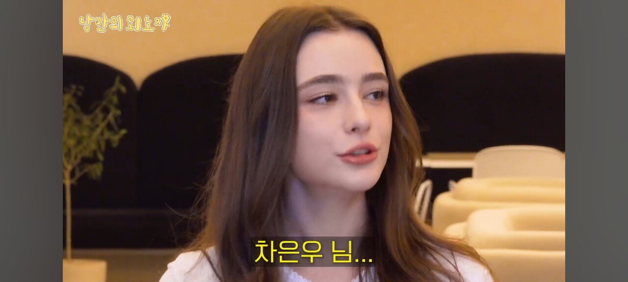 Screenshot_20241101_001135_YouTube.jpg 러시아 출신 모델 다샤타란의 이상형 ㄷㄷㄷㄷ