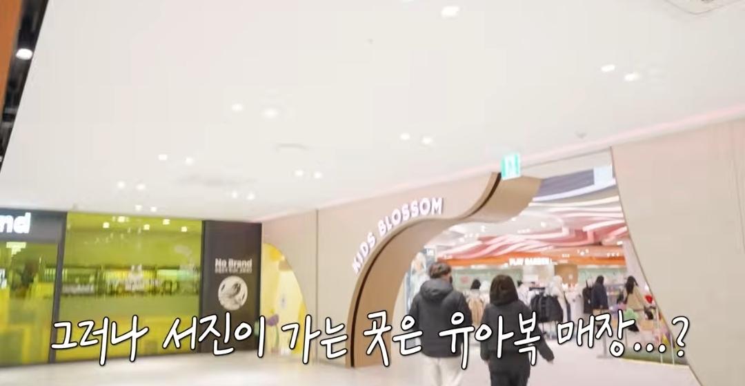 이정도면 거의 산타 아니냐는 가수.jpg