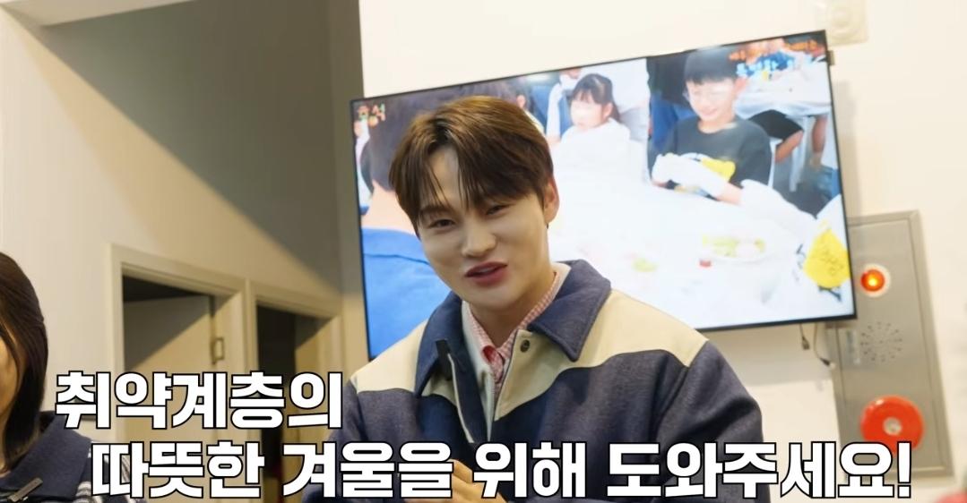 이정도면 거의 산타 아니냐는 가수.jpg 20번째 사진