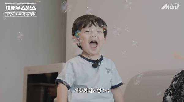 스윙스 유튜브에 출연한 카더가든 아기.jpg | 인스티즈