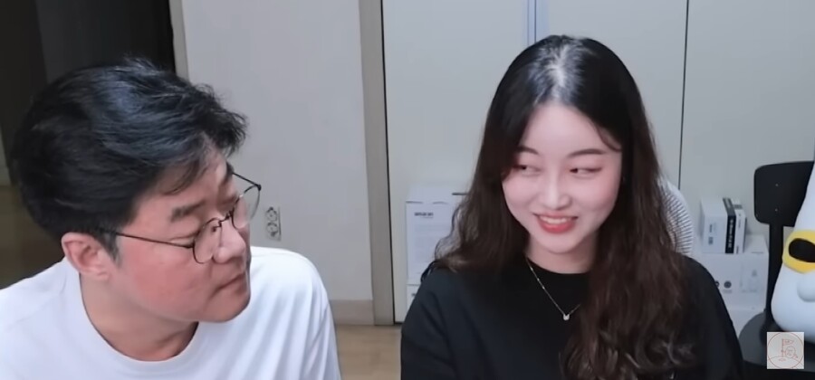img/23/06/15/188bd8099ab55b31d.jpg 자기 후배가 존경하는 사람 김태호 PD라고 하자 나영석 PD 반응 ㄷㄷㄷ.JPG