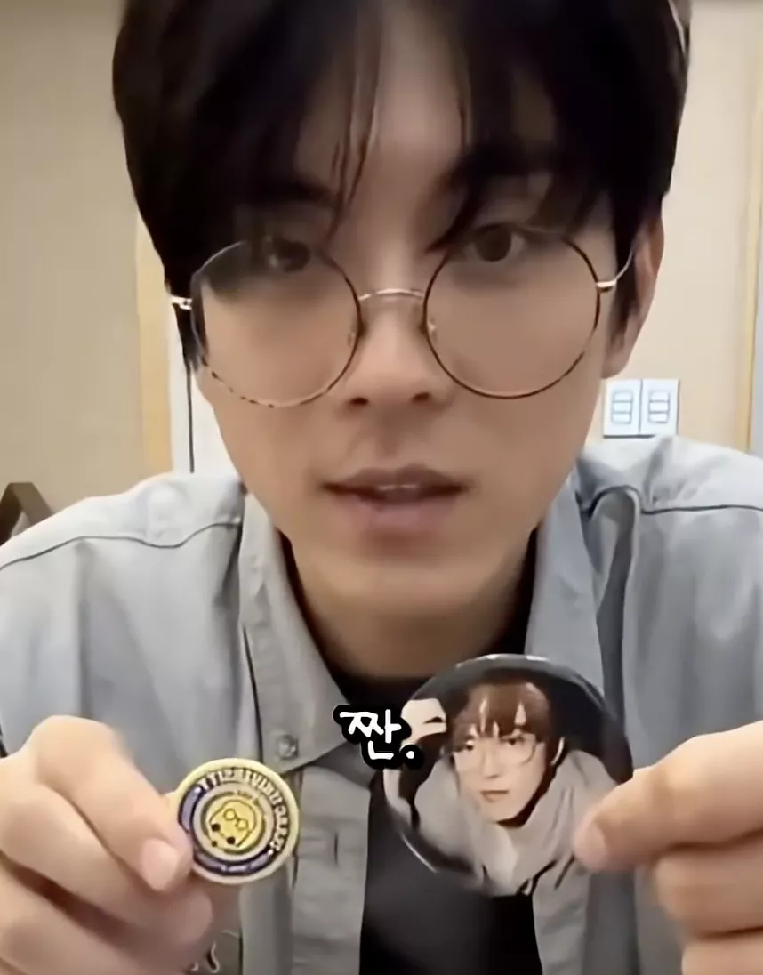 자기 얼굴을 못보는 10년차 가수 .JPG 5번째 사진