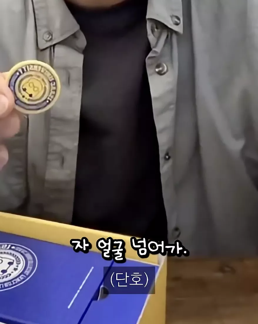 자기 얼굴을 못보는 10년차 가수 .JPG 6번째 사진