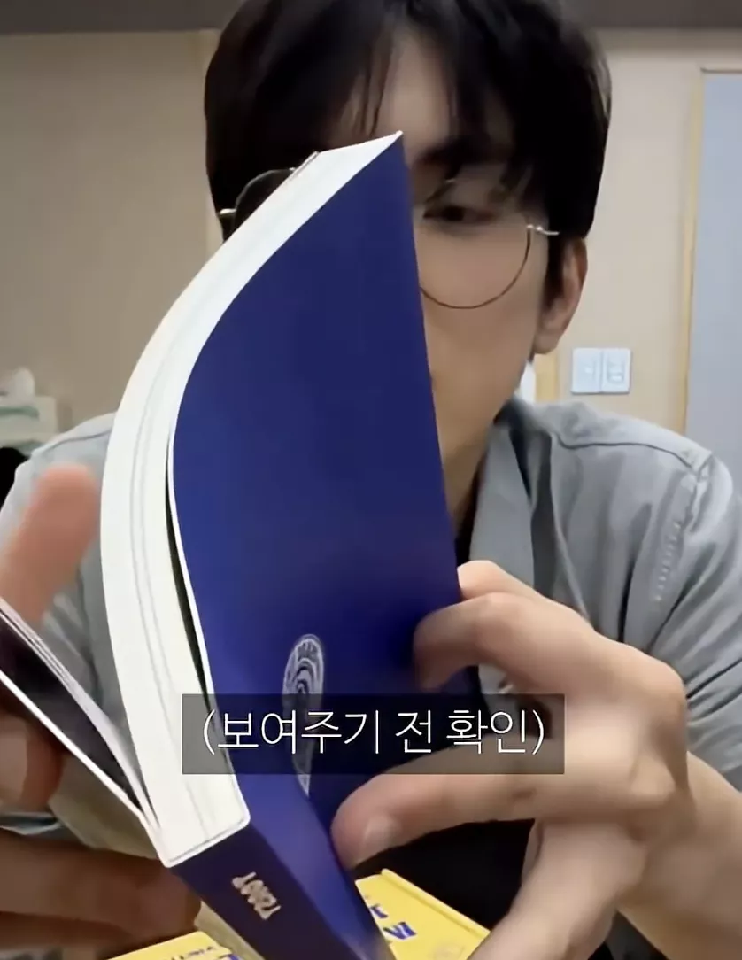 자기 얼굴을 못보는 10년차 가수 .JPG 8번째 사진