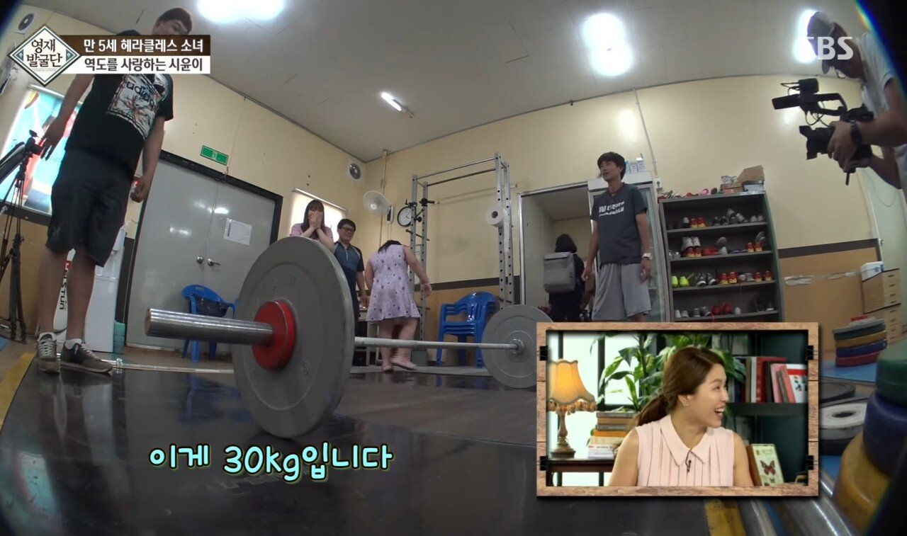 Screenshot_20220319-095727_YouTube.jpg 역도영재 안시윤 근황