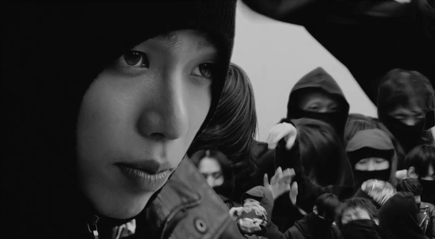 미감 느좋이라는 오늘 공개된 타잔 솔로곡 뮤비.gif (3)