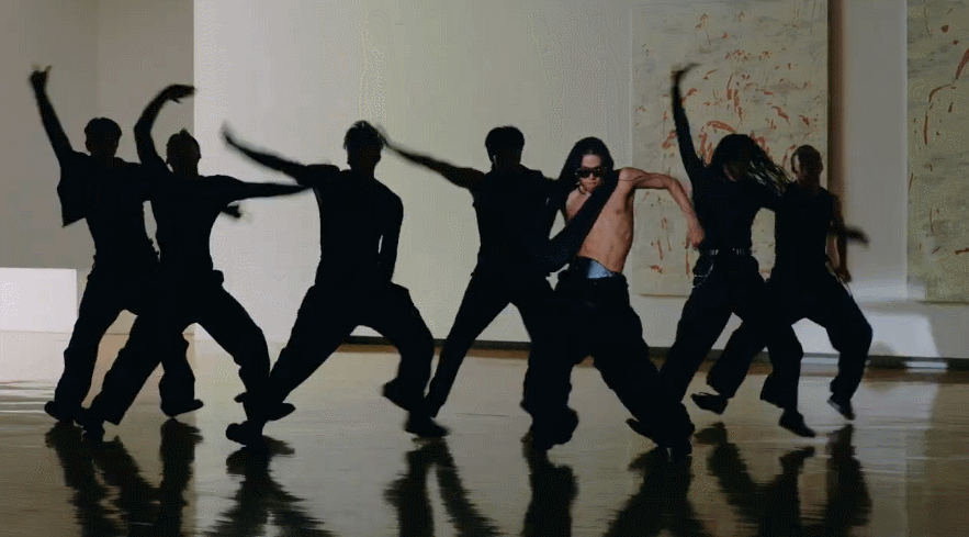 미감 느좋이라는 오늘 공개된 타잔 솔로곡 뮤비.gif (2)