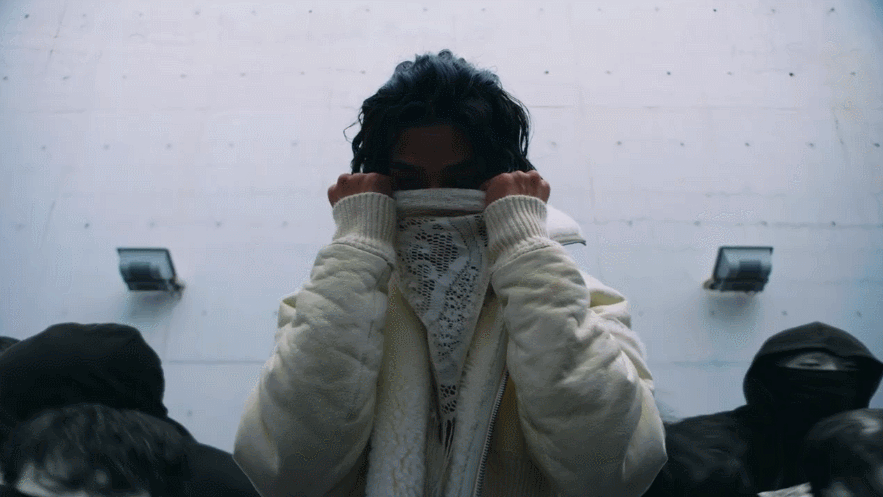 미감 느좋이라는 오늘 공개된 타잔 솔로곡 뮤비.gif (4)