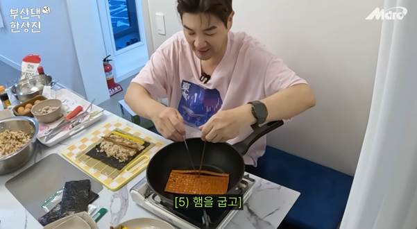 방법은 쉬운데 실제로 해 먹으면 개짱맛이라는 이색 김밥.jpg | 인스티즈