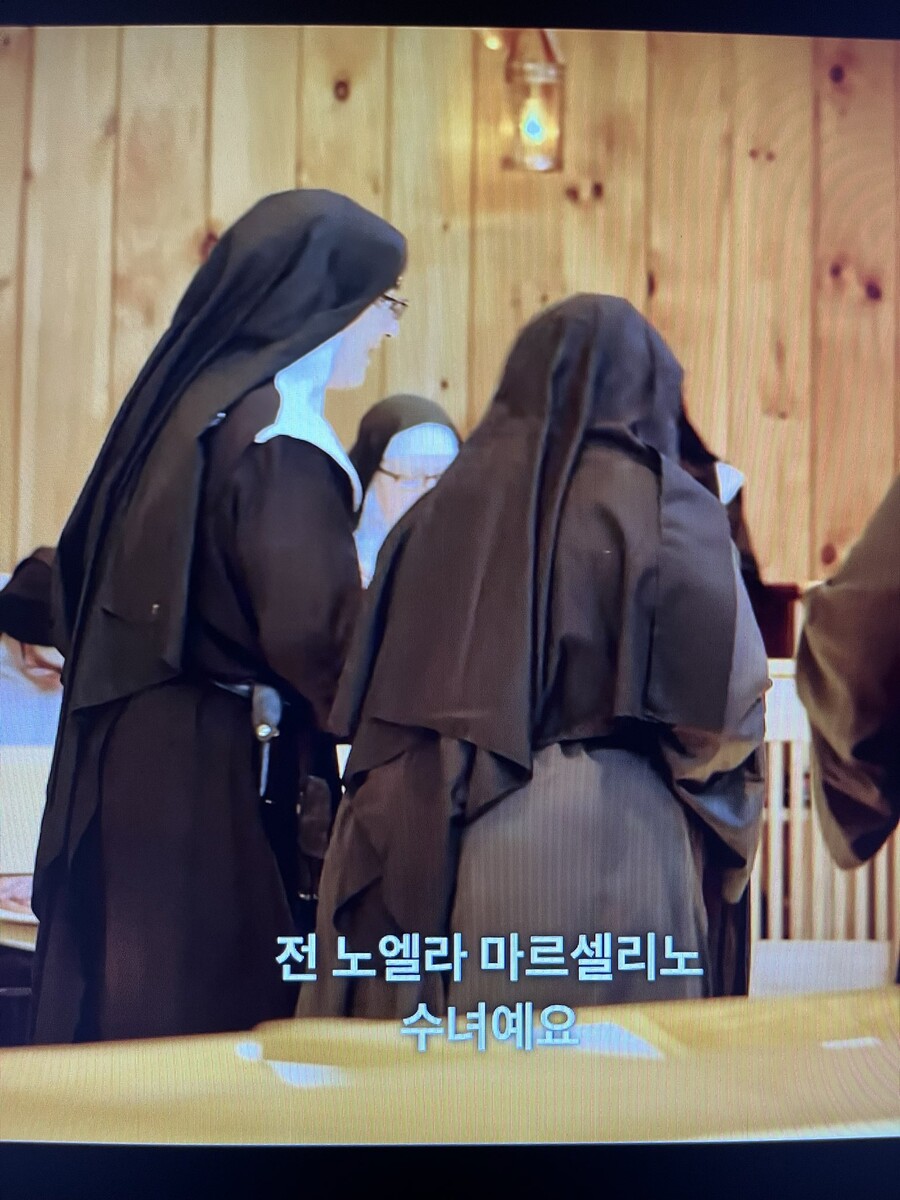img/23/08/18/18a06c0b63d5122de.jpeg 낡고 더러운 나무통으로 치즈를 만들다가 정부에게 제지당한 수녀님 ㄷㄷ..JPG