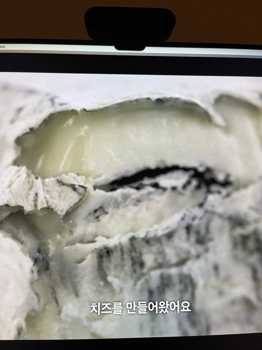 img/23/08/18/18a06c3125f5122de.jpeg 낡고 더러운 나무통으로 치즈를 만들다가 정부에게 제지당한 수녀님 ㄷㄷ..JPG