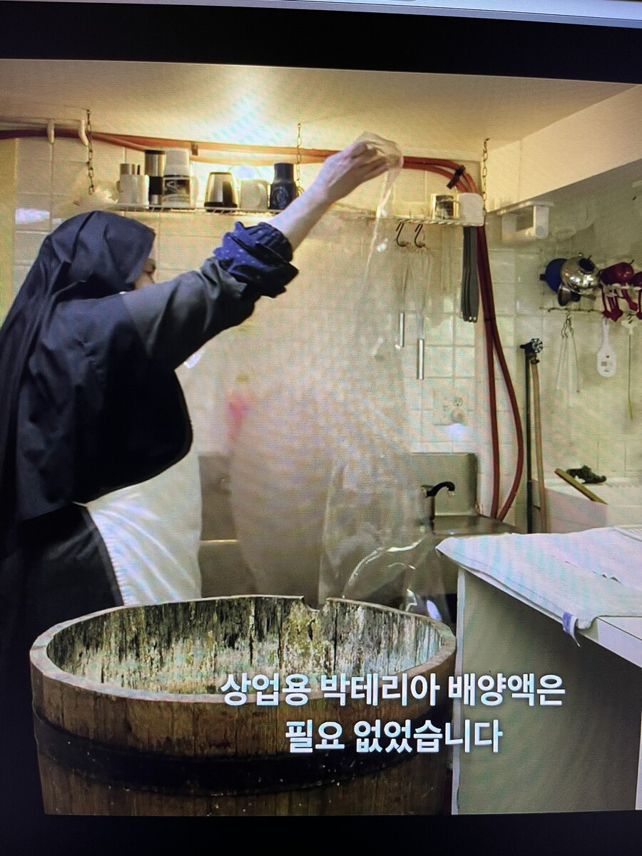 img/23/08/18/18a06c0ba365122de.jpeg 낡고 더러운 나무통으로 치즈를 만들다가 정부에게 제지당한 수녀님 ㄷㄷ..JPG