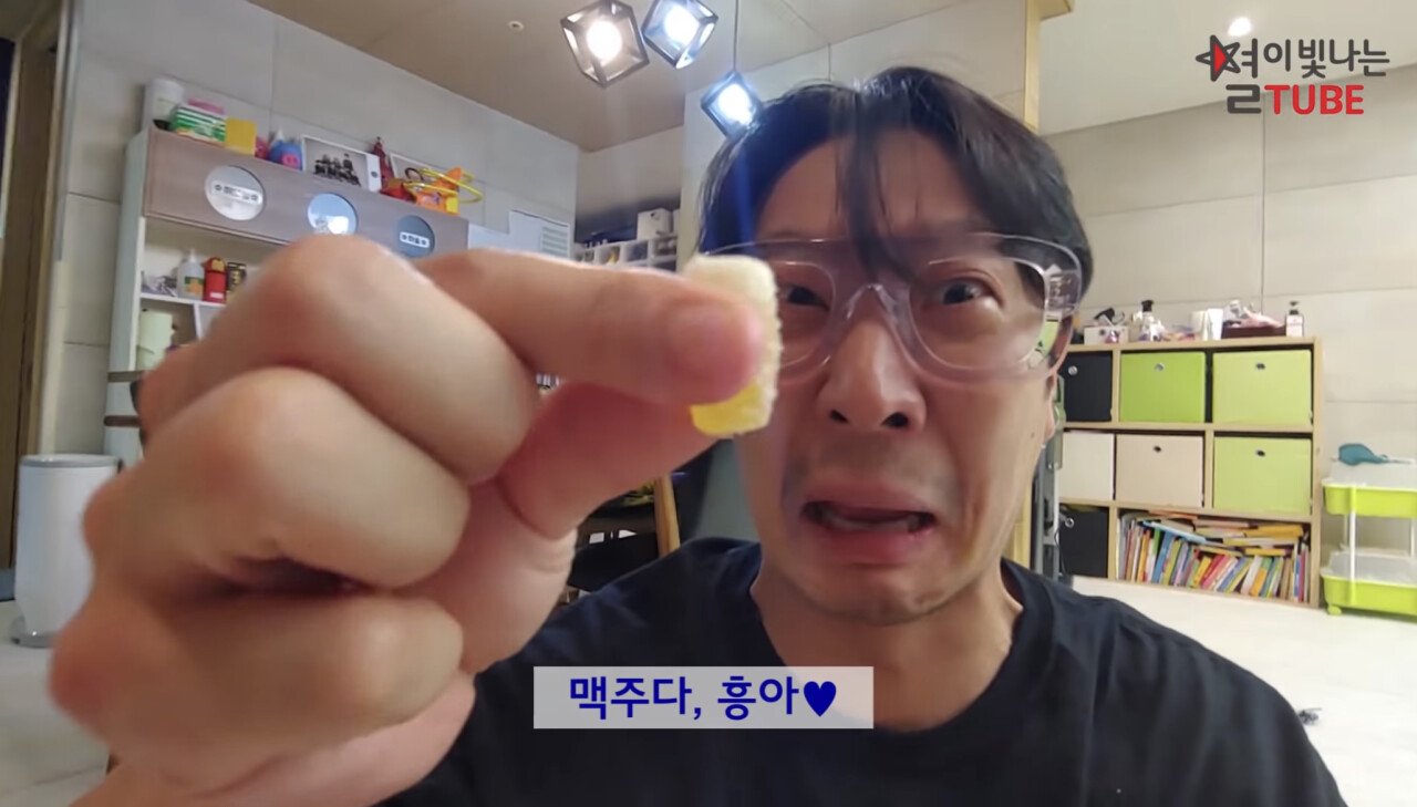 1BAF54F4-D7D4-4819-BDB0-FA7B6A0DF15B.jpeg 애기들 젤리 먹이다 깜짝 놀란 별