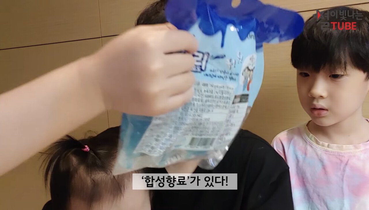 AE5BFF41-D8A7-487D-88BF-57155617C765.jpeg 애기들 젤리 먹이다 깜짝 놀란 별