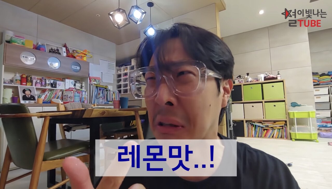 C9896180-841C-42B1-9E36-2481A33B7D6F.jpeg 애기들 젤리 먹이다 깜짝 놀란 별