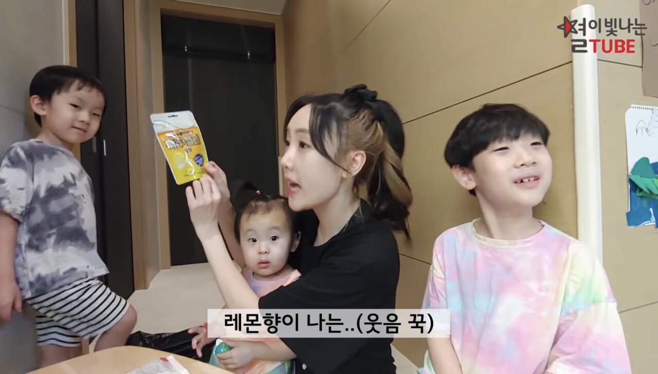 11C98939-100A-4473-AAC0-549644A689EC.jpeg 애기들 젤리 먹이다 깜짝 놀란 별