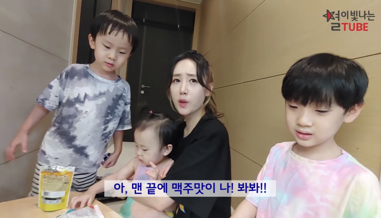 85EA6EE0-5BF8-45DF-9136-64AF6DE1BB6C.jpeg 애기들 젤리 먹이다 깜짝 놀란 별