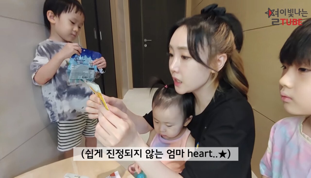 88173141-3E55-43FA-A8E4-4F869461BB35.jpeg 애기들 젤리 먹이다 깜짝 놀란 별