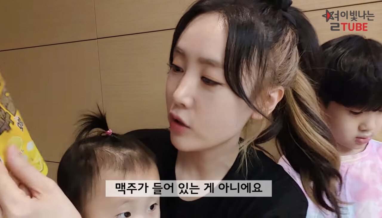 18583158-0B25-4430-9E47-DC44BEAAE7DA.jpeg 애기들 젤리 먹이다 깜짝 놀란 별