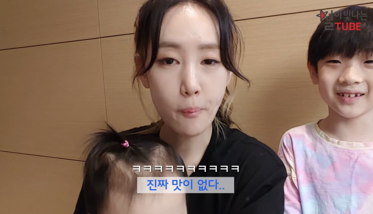 1DE082EB-9C56-481C-A280-3204F30F4F67.jpeg 애기들 젤리 먹이다 깜짝 놀란 별