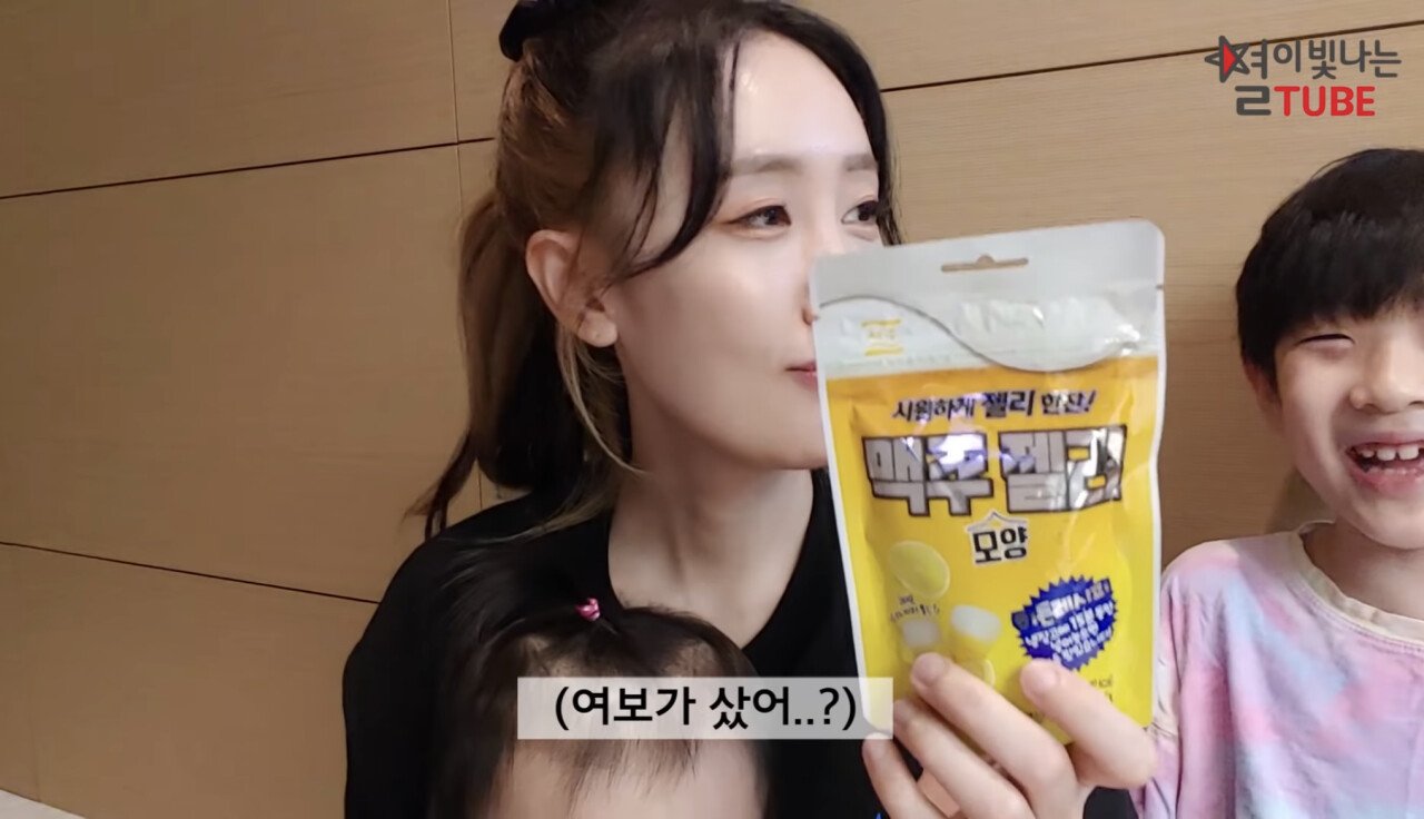 1381FDE7-A2CC-4208-AC4B-EE4707A5691A.jpeg 애기들 젤리 먹이다 깜짝 놀란 별