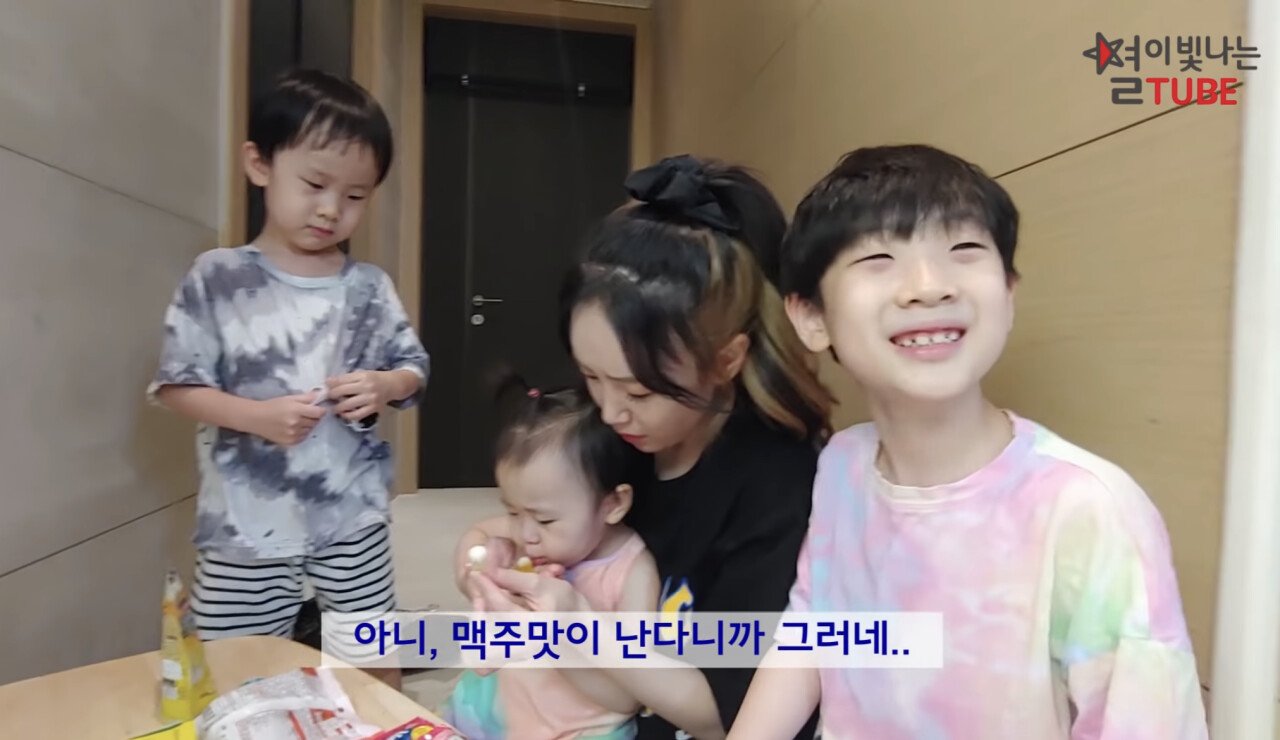FB34924A-64BA-4719-98E0-CF6B1EAB1BA5.jpeg 애기들 젤리 먹이다 깜짝 놀란 별