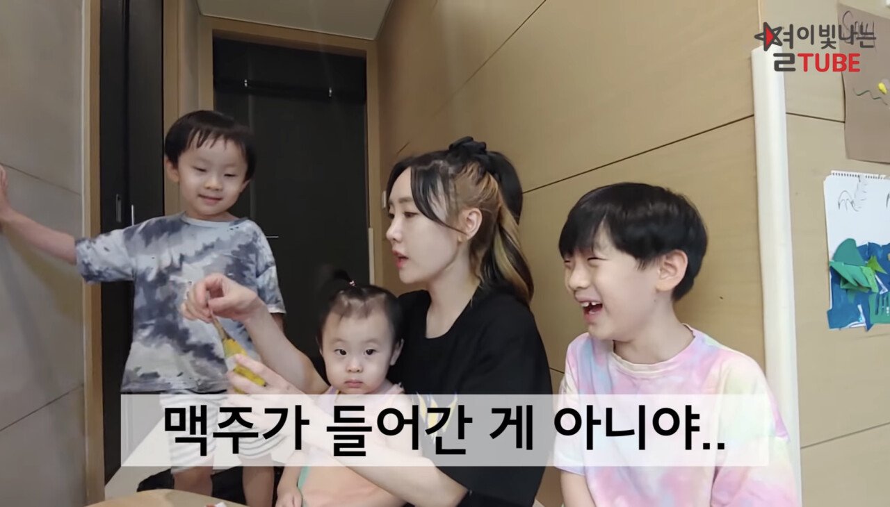 55F6009A-5283-4F96-83B9-E90BD666D71C.jpeg 애기들 젤리 먹이다 깜짝 놀란 별