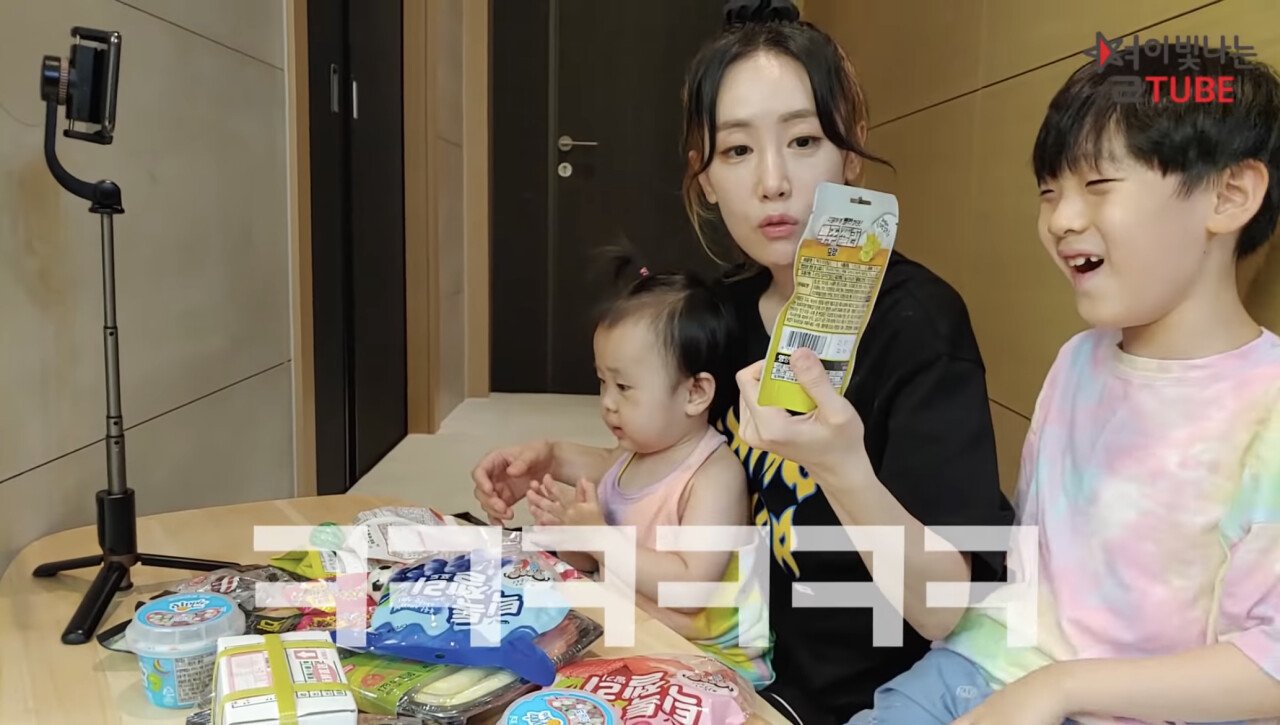 D759CC03-293D-4DB1-8030-26C74F03CC52.jpeg 애기들 젤리 먹이다 깜짝 놀란 별