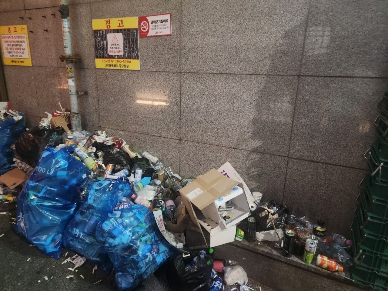 docnhapfhm.jpg 민노총 3만명 서울광장 1박2일 노숙투쟁...노상방뇨 지린내, 술냄새, 흡연, 출근길 정체, 쓰레기 90톤 역대급 ㅋㅋㅋㅋㅋㅋㅋ