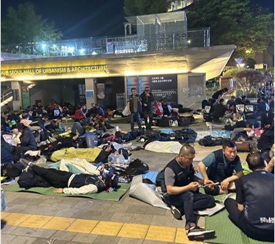 xpcnwjks.jpg 민노총 3만명 서울광장 1박2일 노숙투쟁...노상방뇨 지린내, 술냄새, 흡연, 출근길 정체, 쓰레기 90톤 역대급 ㅋㅋㅋㅋㅋㅋㅋ