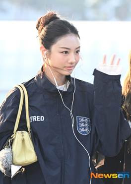 오늘자 출국하는 미야오 기사 사진.jpg 5번째 사진