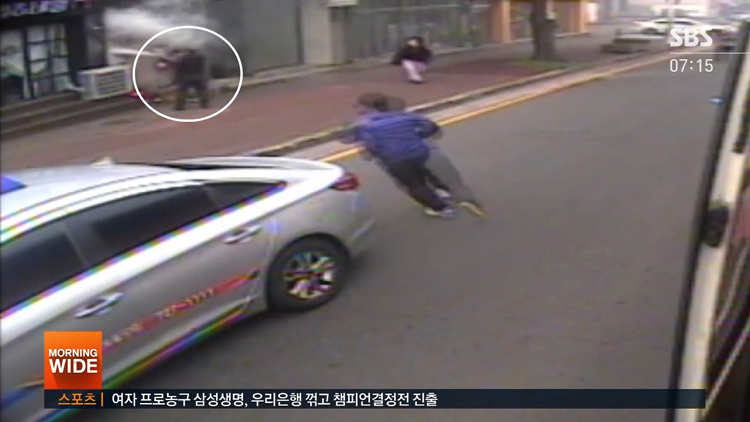 불 끄고 가겠습니다 달리던 버스 세우고 뛴 기사 - 꾸르