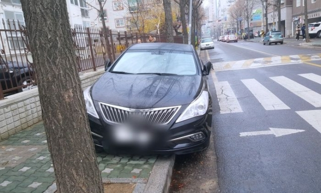 image.png "왜 인도에 주차해" 벽돌잡고 차 10대 부순 40대男