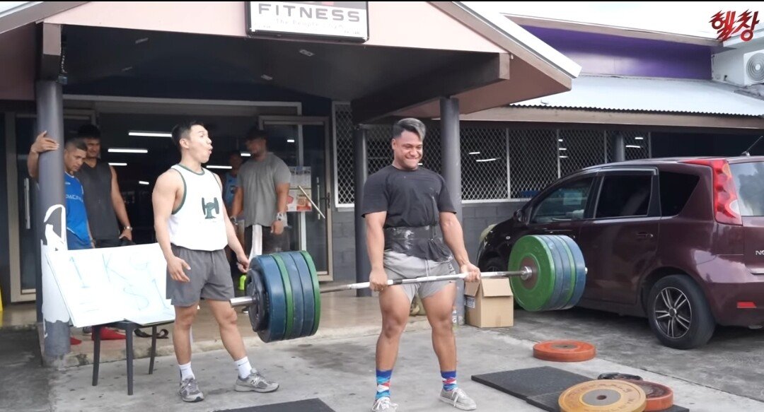 Screenshot_20230910-115223_YouTube.jpg 사모아에 있는 헬스장에 가본 한국인 유튜버...jpg