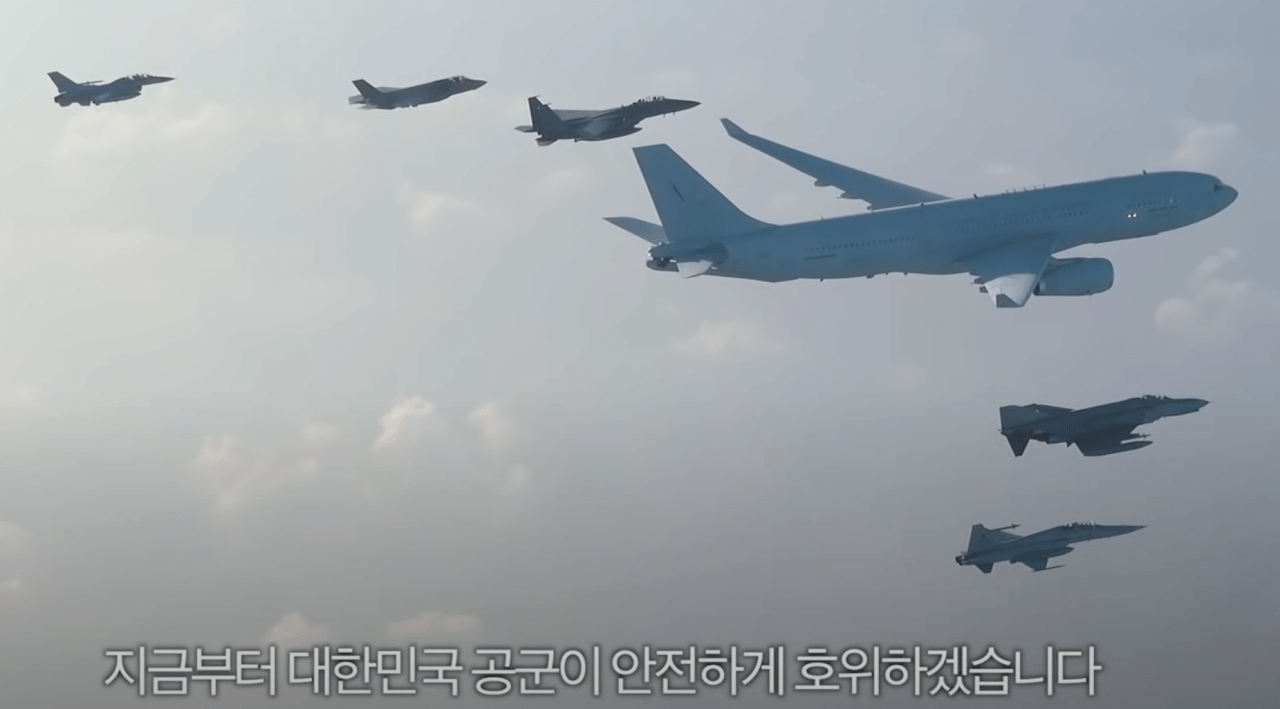 18a3f30b2bb545886.png 과거 홍범도 장군의 유해를 호위하며 수호했던 순간