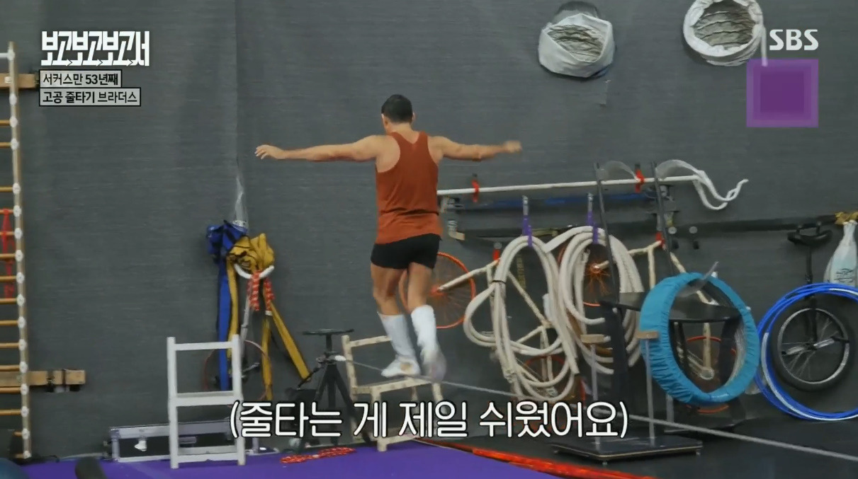 이슈 7살부터 줄 위에서 산 인간 레전드.jpg - 스퀘어.유머.사건사고 : 64daa9548cdb515ffc074967ba806a33.jpg