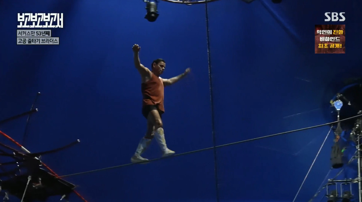 이슈 7살부터 줄 위에서 산 인간 레전드.jpg - 스퀘어.유머.사건사고 : 788223261134c0add40c852d2c312cfb.jpg