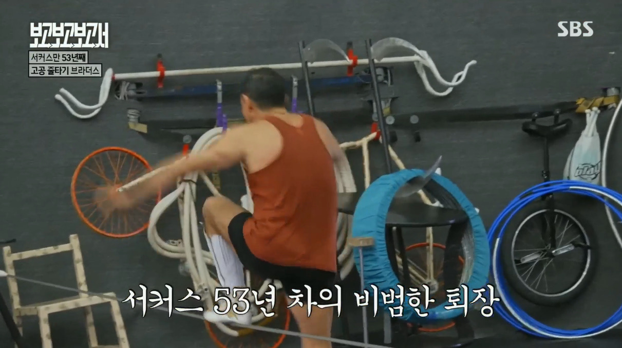 이슈 7살부터 줄 위에서 산 인간 레전드.jpg - 스퀘어.유머.사건사고 : fd8e6db3f34f1fb616120bfb527be651.jpg